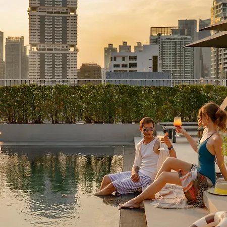 Madi Paidi Bangkok, Autograph Collection
