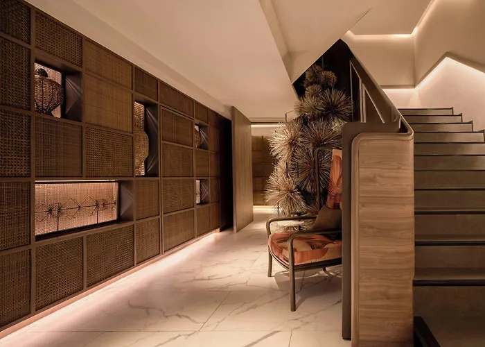 Madi Paidi Bangkok, Autograph Collection